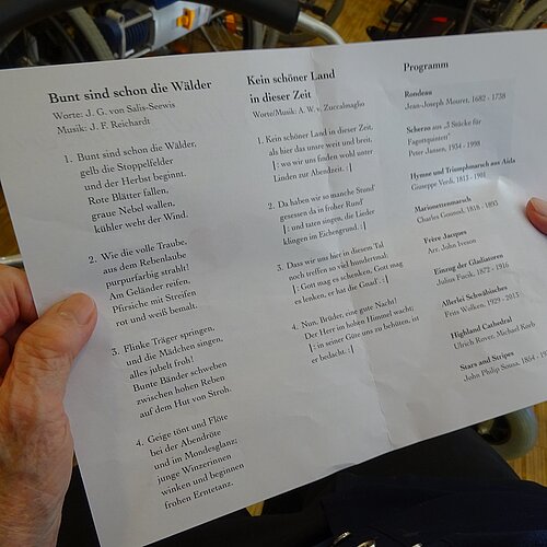 Mit-Mach-Konzerte laden zum Mitsingen, -hören und -musizieren ein.
